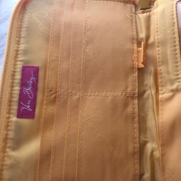 🚨SOLD🚨Vera Bradley Large Clutch, Wallet. - Picture 7 of 8